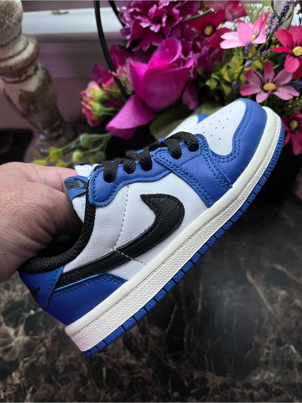 Jordan 1 Retro Low OG
Athletic/School Shoes
Size 9C Unisex
